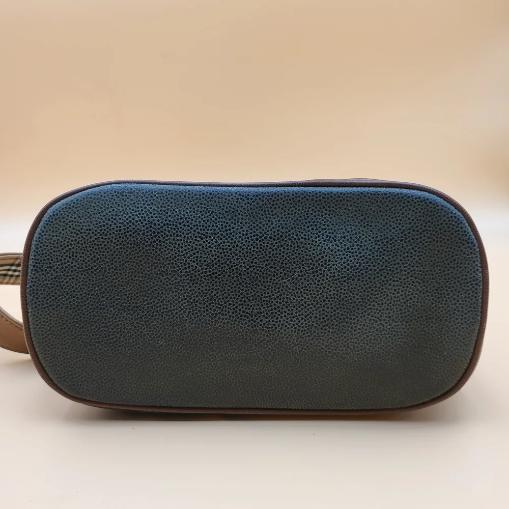 Burberrys leather vintage England check crossbody shoulder bag..authentic ! - Picture 6 of 16